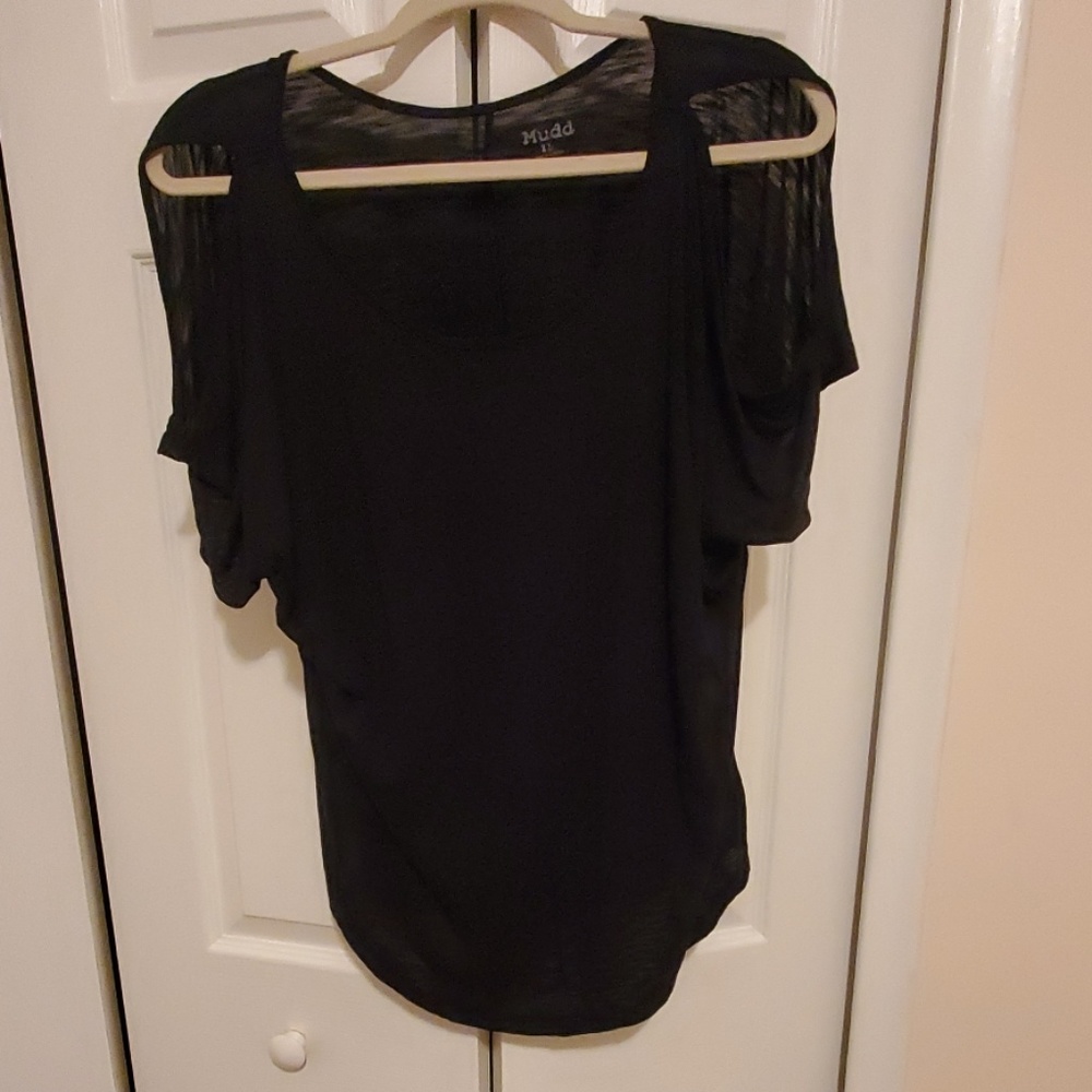 Cold Shoulder Tshirt *sold on ♏